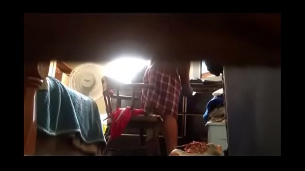 Espiando o tio bater punheta