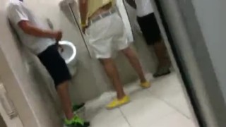 mamada en baño publico, bj in public bathroon