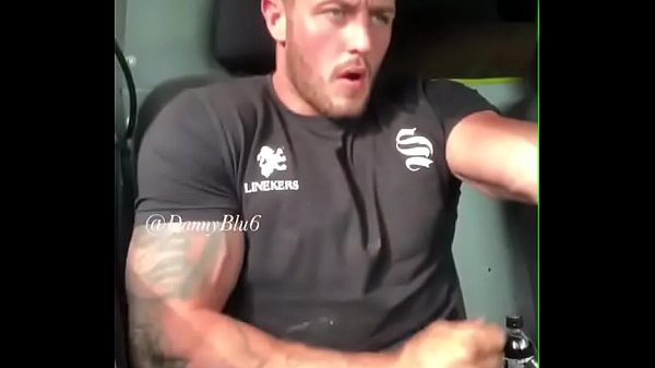 construtor se masturbando no horário de trabalho