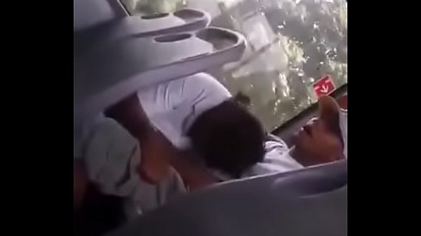 Mamada a chacal en la micro.