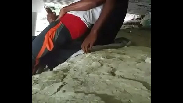 Aliviando o flanelinha novinho  em baixo do viaduto