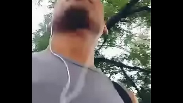 Mamada a vendedor callejero pijudo