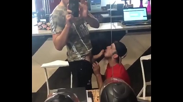 Se la mama en el trabajo