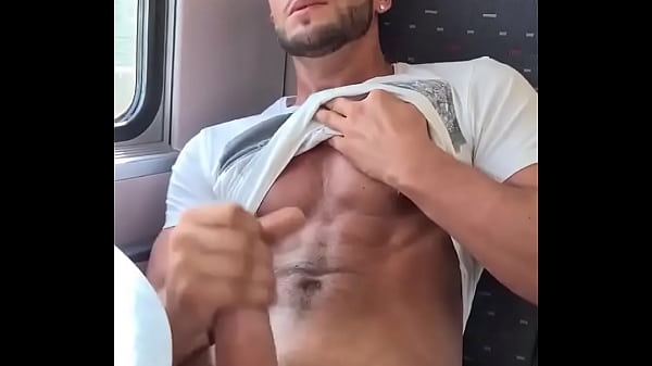 Punheta do gostoso no trem