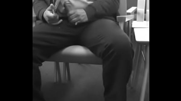 Safado Mostrando a Pica Em Público 6 min