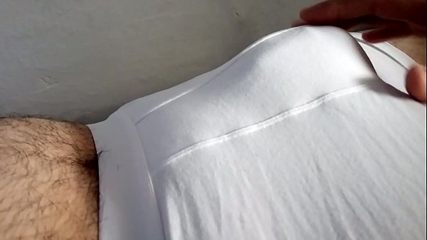 Agarrandole la verga a mi amigo d.