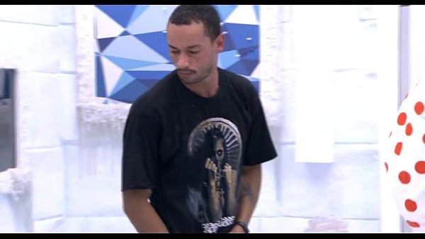 Diego BBB14 acorda excitado
