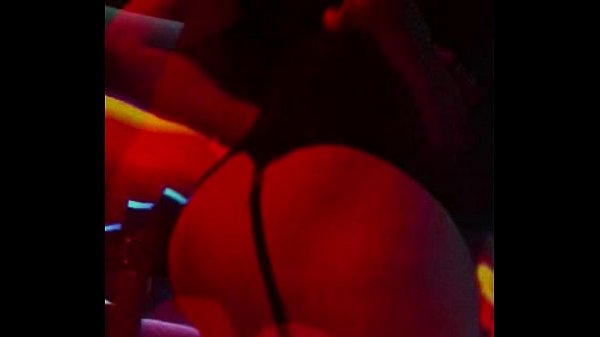 Muy voraz poses cola sex bailando en el hotel