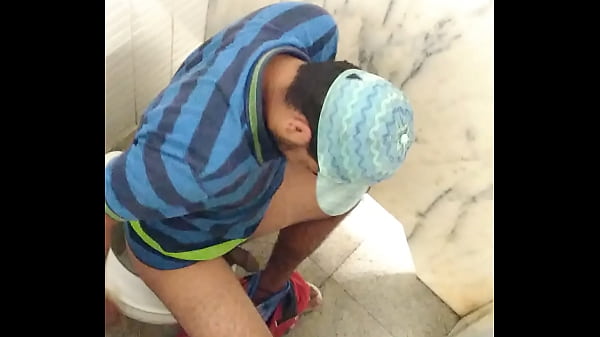 Olhei mais um Boy na bronha