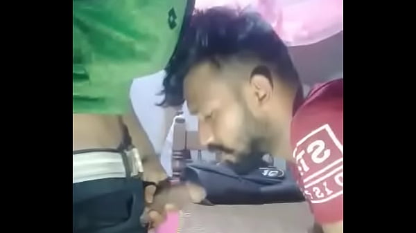 नागपुर से कोई है मुझे लंड चूसना है.