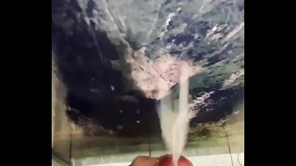 O tesão tava grande, gozei demais