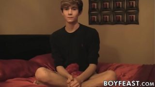 Cute twink Dakota White jacking off his big strong dick