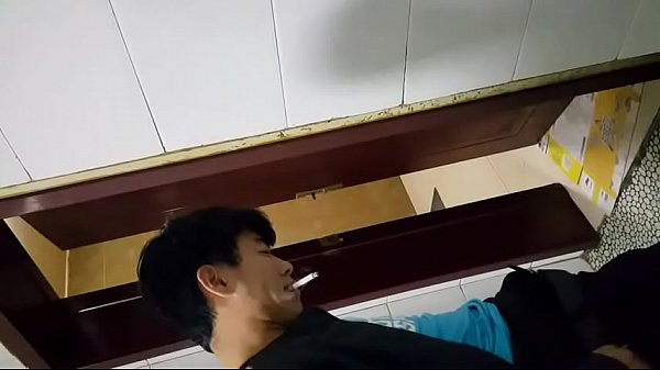 Spying straight guy pissing while he got a boner 1