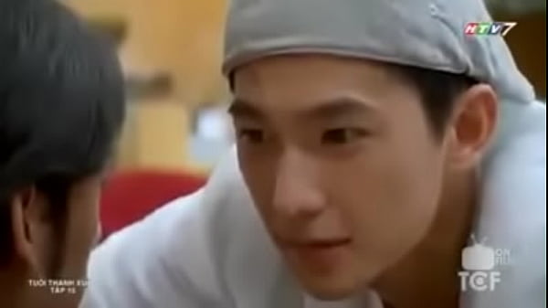 Cái tay đỡ lại làm mát lòng người xem gì đâu áh