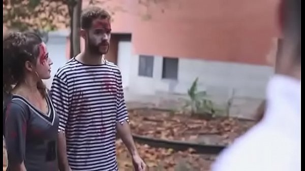 China gay no apocalipse zombie fazendo orgia de traveco