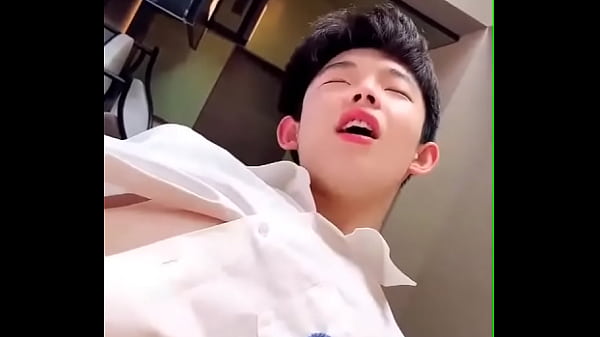 大屌猛操大学的天菜鲜肉，初夜开苞体验 更多资源 Q1991053685或2208085608