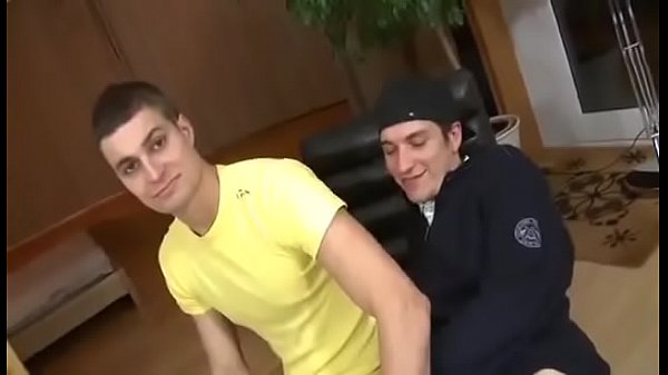 chino y nico masturba culo desde casa