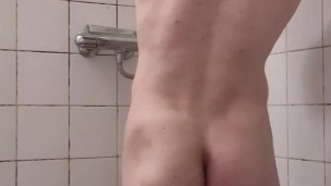 MuscleMan take a shower in private house