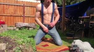 Sexy cock public jerkoff outside in yard with cumshot