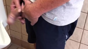 Christmas 2021 BIG WHITE DICKS and BBC Hombre maduro Straight public bathroom baño público