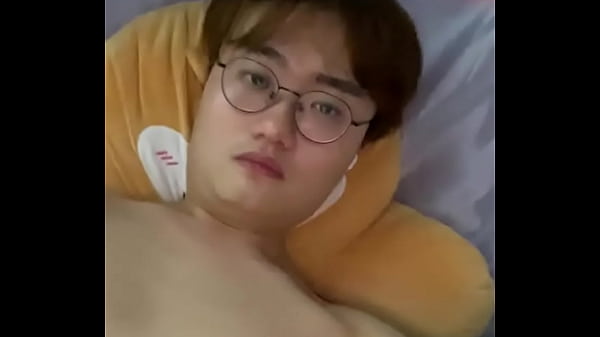 asian amateur jerking himself