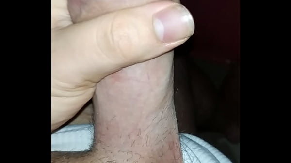 Novinho mostrando pau para namorada