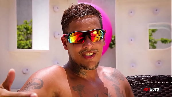 Fodendo o cu do tatuado!