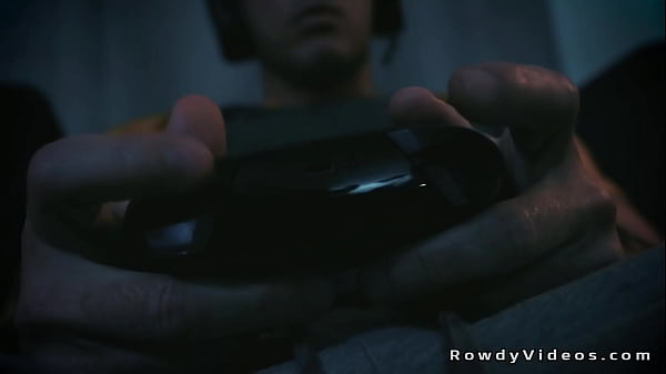 Straight men gamers try gay sex after their avatars hooked up