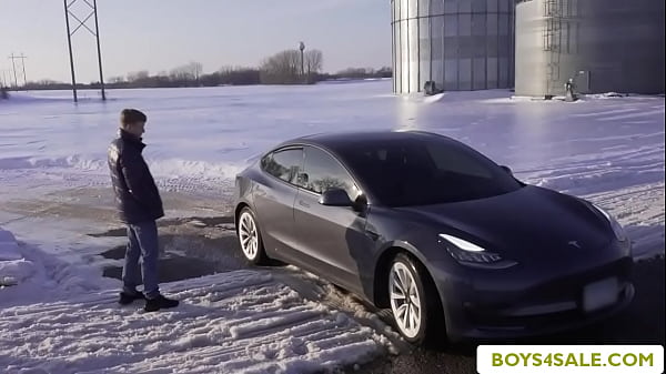 Reece Rideout bareback fucks his new toy Noah White