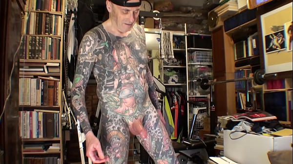 The Tattoo Boy LeeHarper Pinnomen is Webcam Gay-Porn Model. An Anonymous Authentic Video gives a Picture of his Interaction with his Onlookers. Everything is kept Anonymous but LeeHarper Pinnomen is Exposed in Full Face View like he is Seen when On-Stage.
