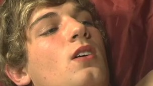 Big cocked twink bangs a muscular ass