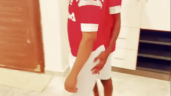 Deportistas follan despues del juego de futbol