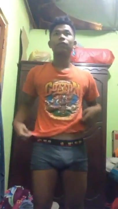 cute dark asian twink show-off on cam (1’39”)