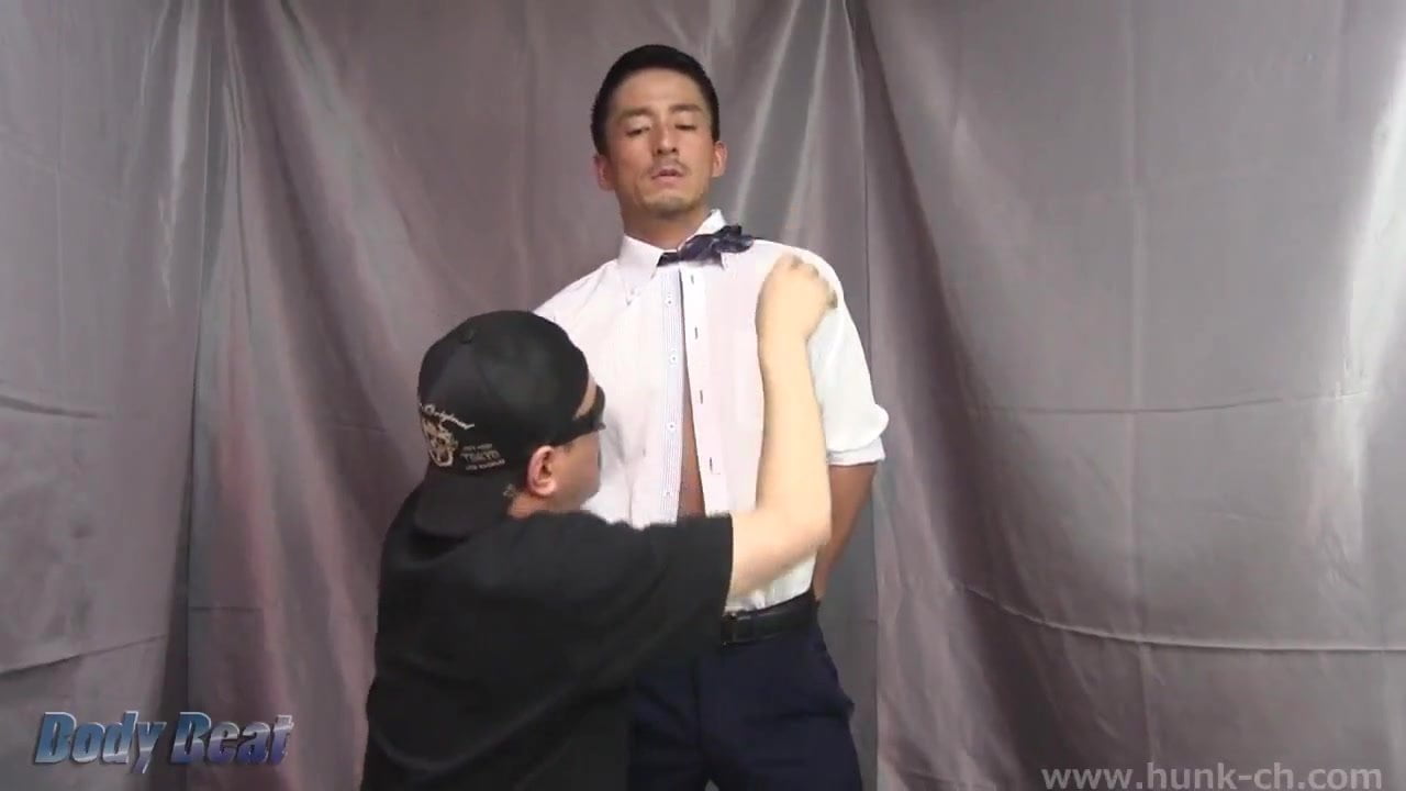 HIROYA wearing a pitch-pitch suit is detained and