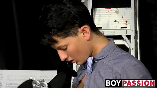 developing Kyler Moss fucks skinny gay cocksucker before cumshot