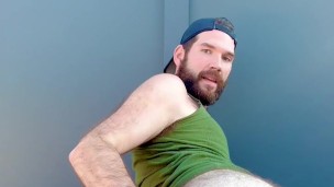 Jay Mason fists himself for first time on rooftop