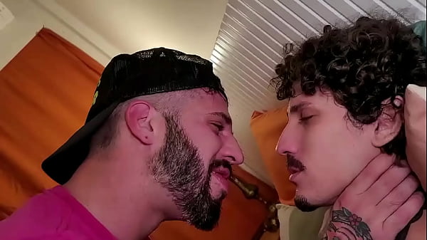 Deixando o vizinho me mamar até gozar na boca dele. – Free