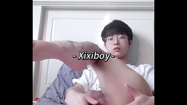 My cute 18 year old stepson is like a slut////Slim gay teenager–Xixiboy