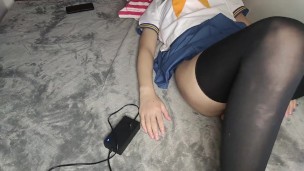 伪娘传教士体位被自动炮机抽插性交呻吟  水手服  过膝袜 性感内裤