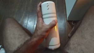 Gozando forte e cheio de tesão com meu vibrador em formato de buceta PARTE 1