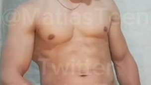 universitario dotado caliente masturbándose