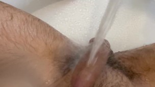 Using The ShowerHead To Cum Handsfree