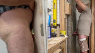 Workshop Gloryhole – servicing cute pup