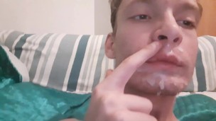 Extremely horny teen gives him self a juicy facial just before bed time