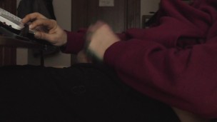 Guardo e porno e mi masturbo finché dura la batteria della videocamera