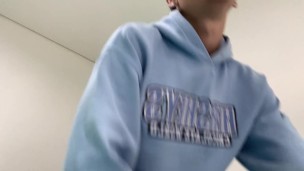 ME CALIENTA QUE MI VECINO CASADO ME VEA DESDE SU APTO