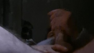 Me hago una paja,mientras fumo,te gusta mis huevos y gran verga