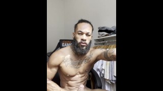 Batendo punheta ate tirar porra do meu pau grande