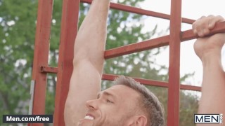Men – Mayor Alex Mecum Gets His Huge Cock Secretly Sucked By Cute Guy Trent King In Public